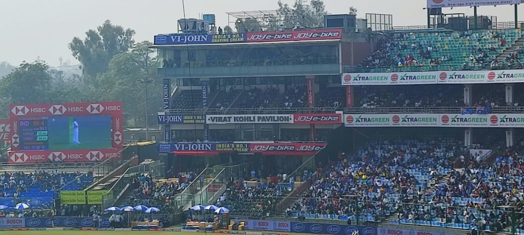 IND vs AUS: Virat Kohli Receives A Standing Ovation From The Delhi Crowd As He Walks Out To Bat Against Australia At His Home Ground